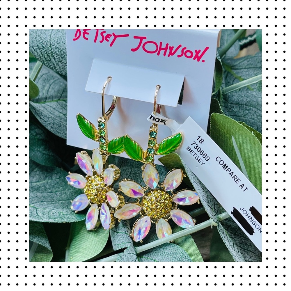 NWT Betsey Johnson - Daisy Drop Earrings